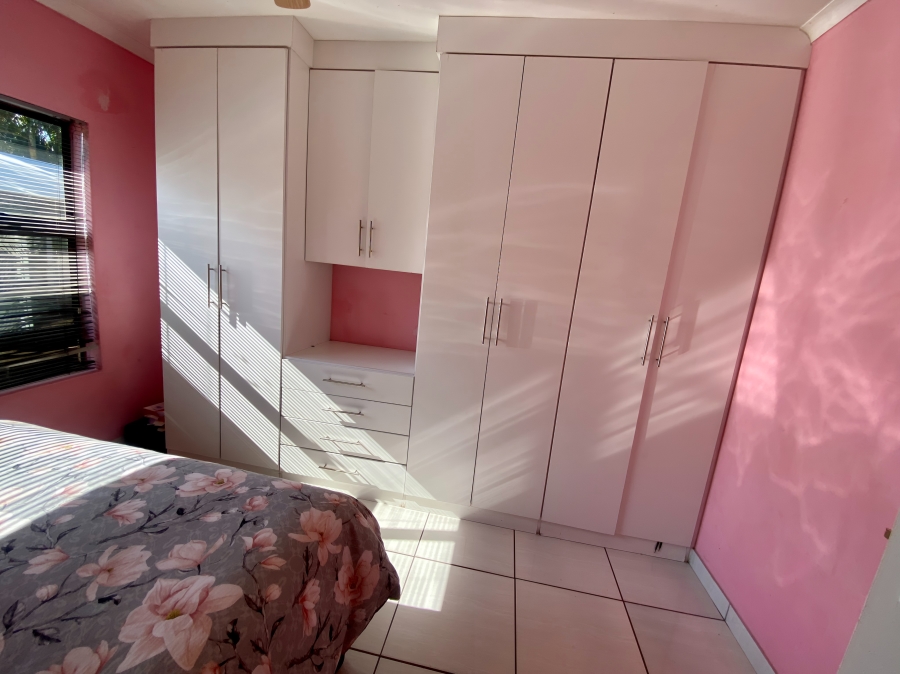 5 Bedroom Property for Sale in Heuwelsig North West